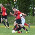 Edin Subasic försöker bryta fram