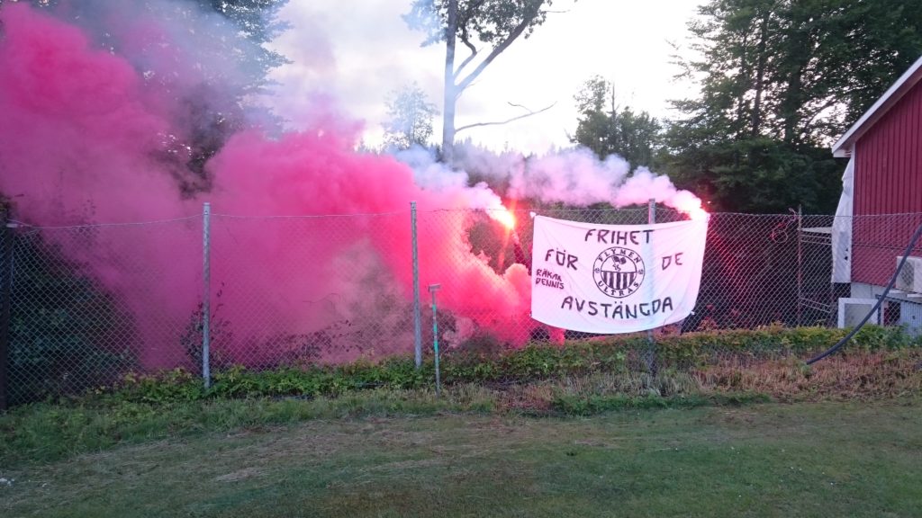 Flymen Ultras bjöd på nytt färgstarkt tifo